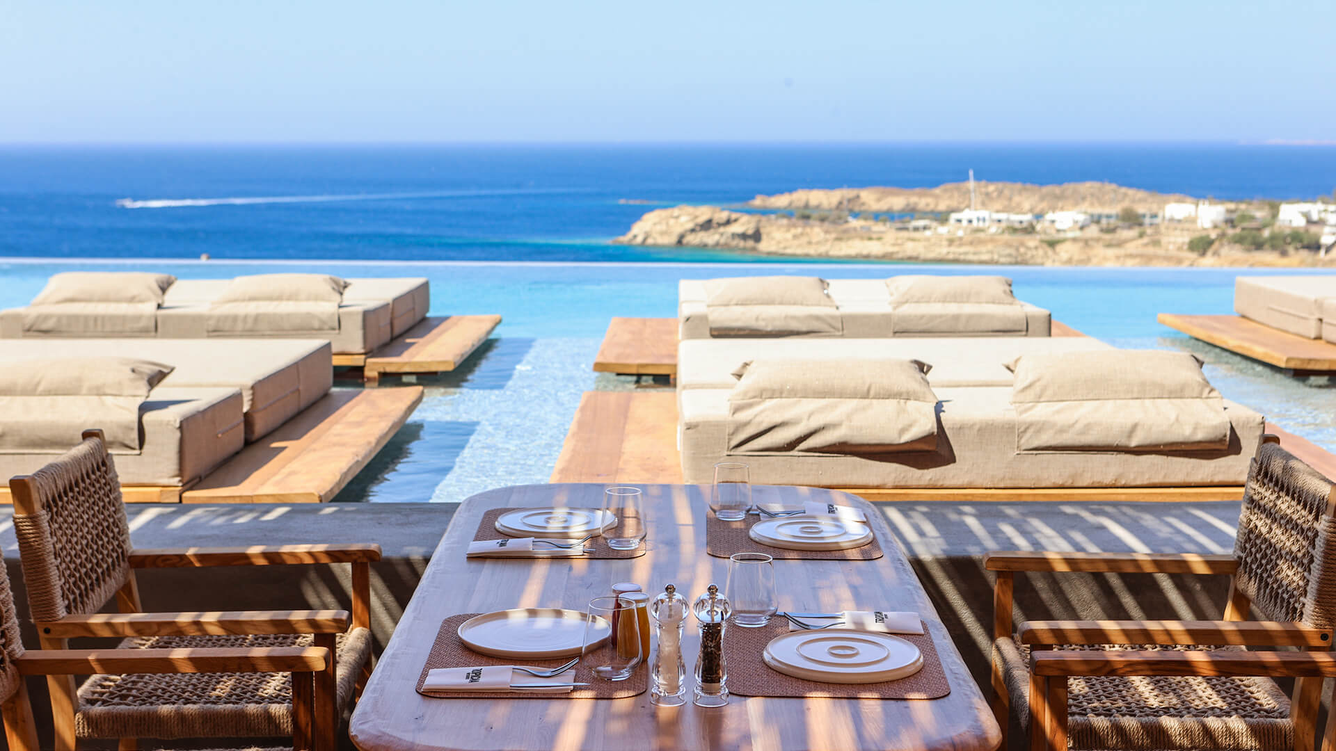 Comus Mykonos Gallery Main Bg